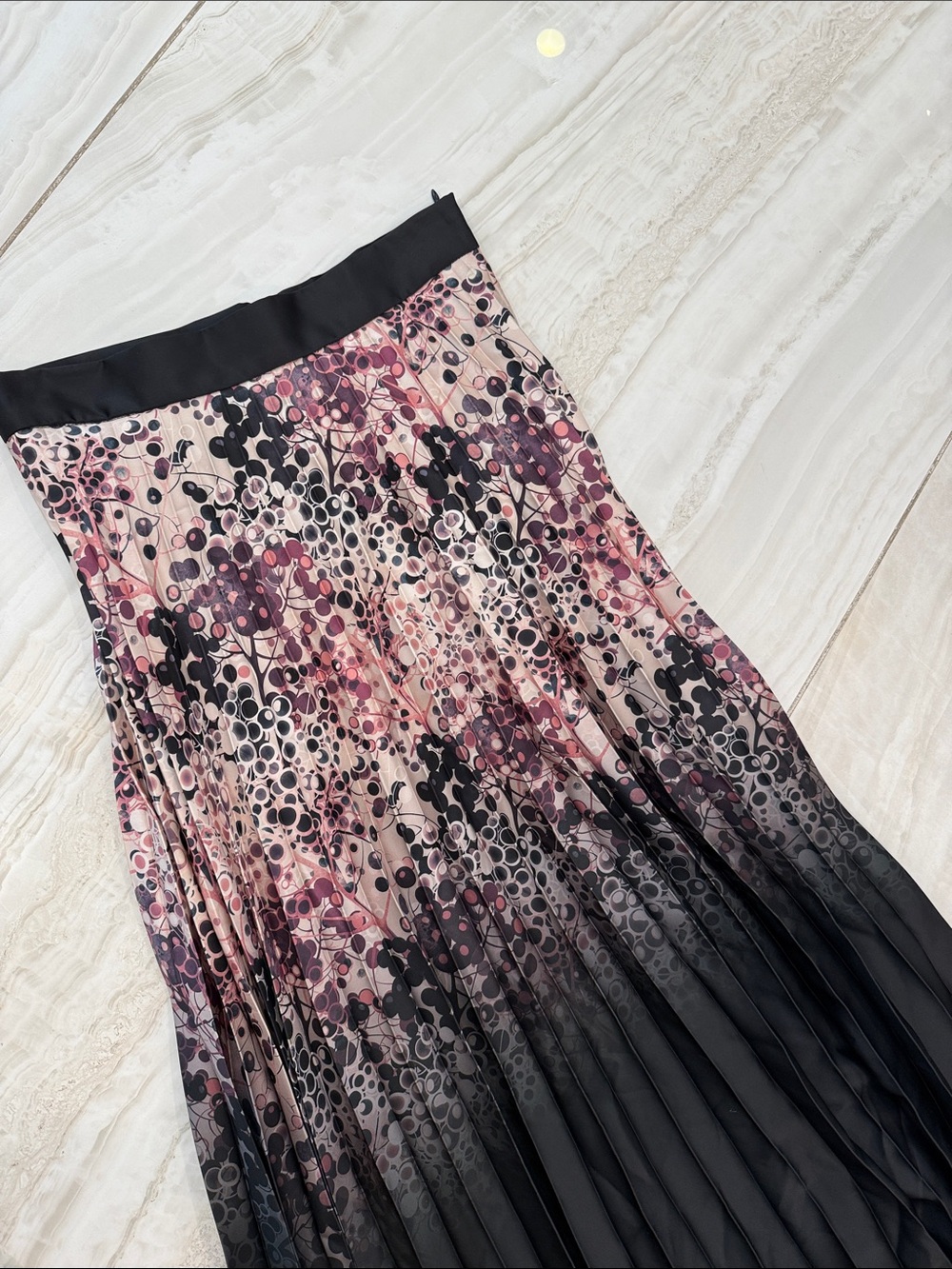 Pleated Ombre Floral Maxi Skirt in Black and Pink